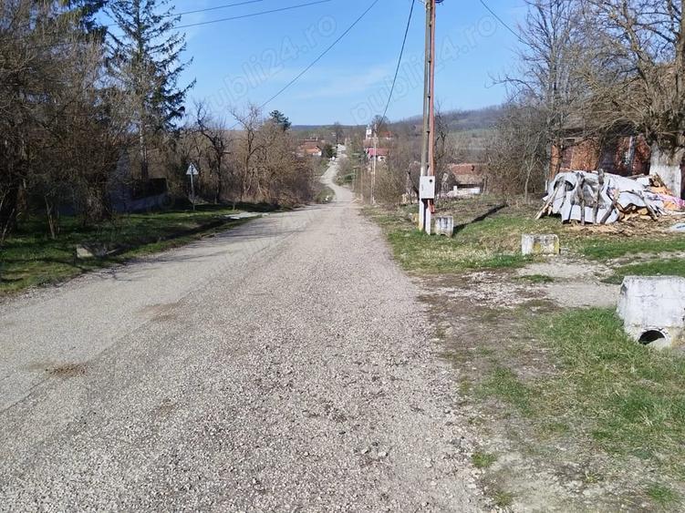 Teren de 2583 mp, în Comeat