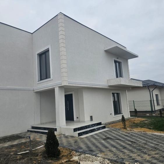 Casă individuală cu 6 camere cu Teren 412 Mp în Malu Mare