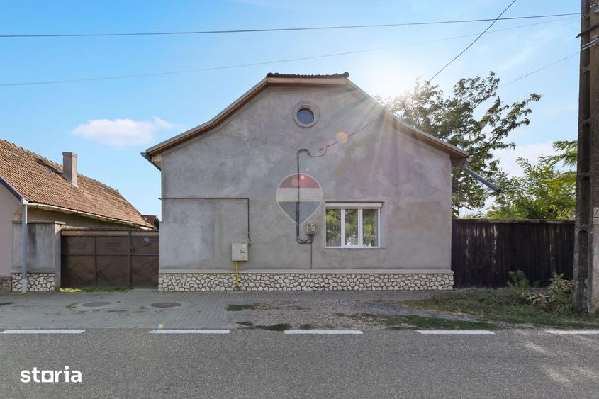 Casa in Pecica, gata de mutare renovata ?i complet utilata - 1