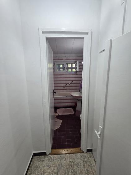 Apartament cu 3 camere decomandat în P-ța Doina