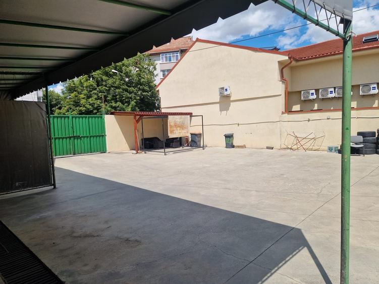 Spațiu comercial, de 700 mp, în Central