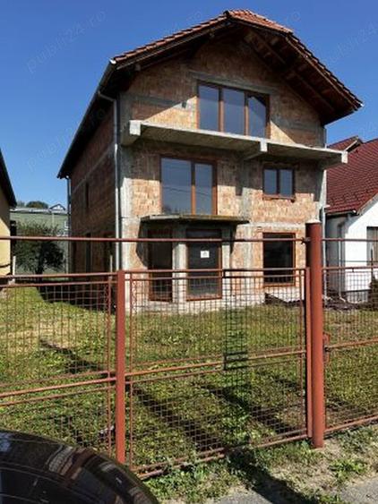 Casă cu 5 camere cu Teren 400 Mp în Cisnădie