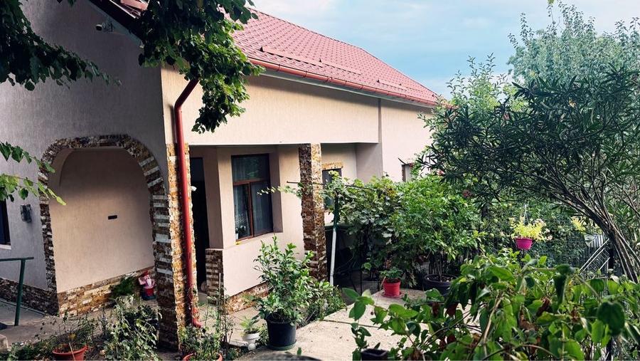 Casă cu 4 camere în Central
