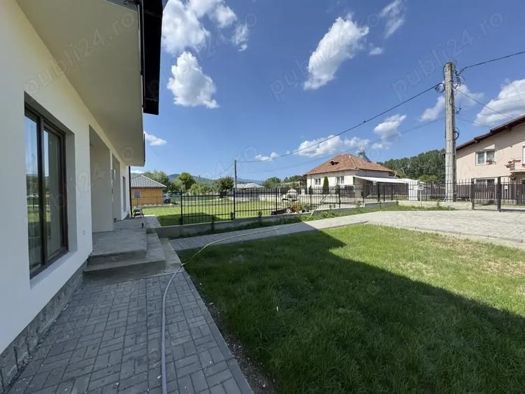 Casă cu 4 camere cu Teren 500 Mp în Bujoreni
