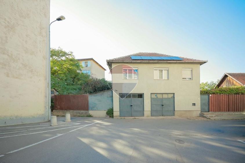 Casă individuală cu 5 camere cu Teren 676 Mp în Valenta