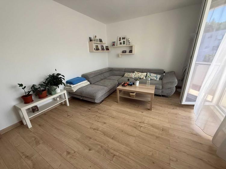 Inchiriez apartament 4 camere decomandate 1 baie etaj 4/4 - 3