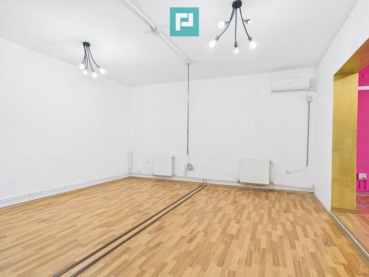 Casă individuală cu 10 camere cu Canalizare în Torontalului