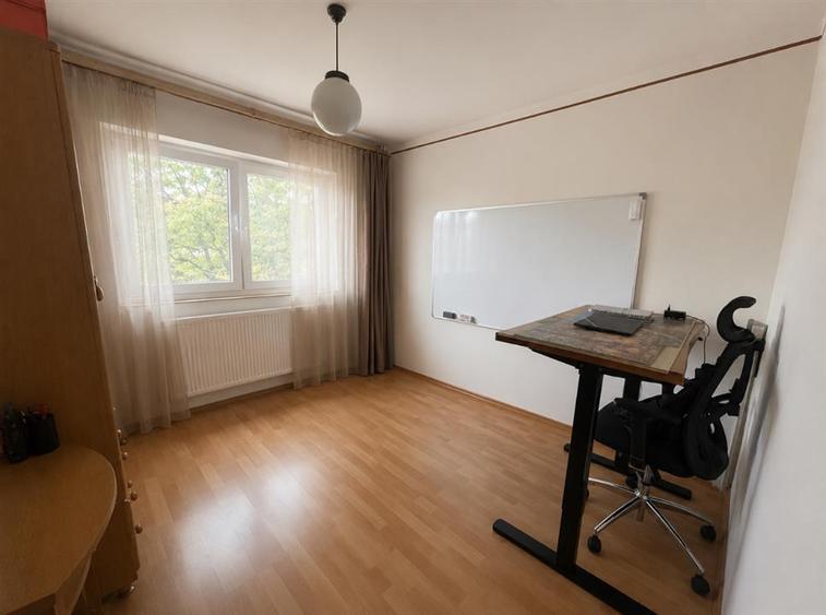 Apartament cu 3 camere decomandat în Nufărul