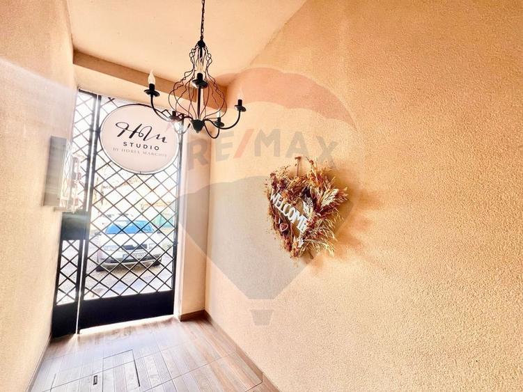Casă cu 12 camere cu Teren 247 Mp în Decebal