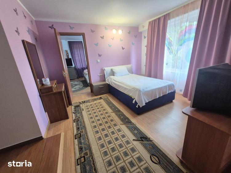 Casă cu 10 camere cu Teren 1000 Mp în Arbore