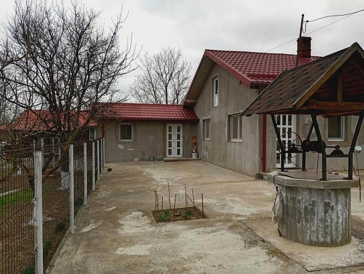 Duplex cu 3 camere cu Teren 2800 Mp în Exterior Sud
