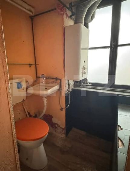 Apartament cu 3 camere semidecomandat în Central