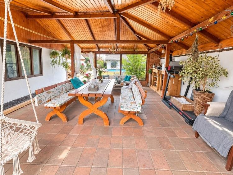 Casă individuală cu 6 camere cu Piscina în Teiuș