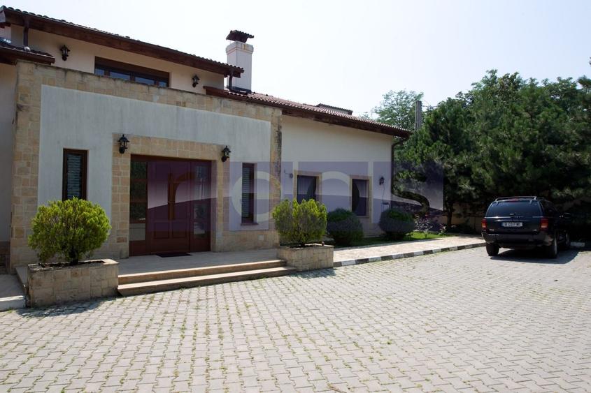 Casă individuală cu 10 camere cu Canalizare în Siliștea Snagovului