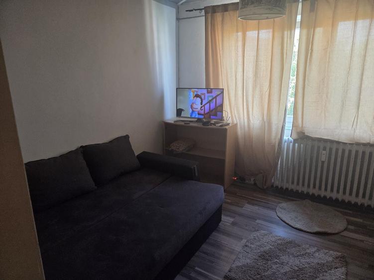 Garsonieră decomandată în 1 Mai
