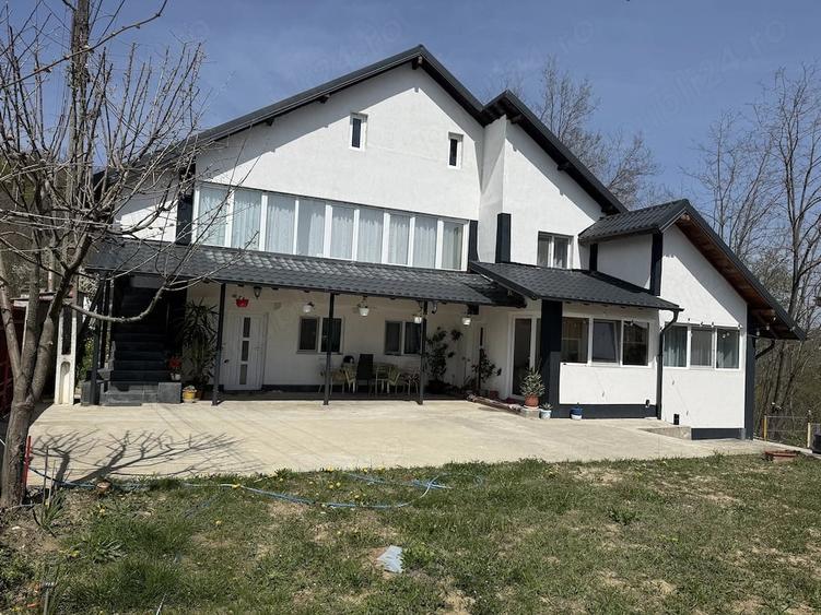 Casă cu 6 camere cu Teren 2000 Mp în Băbana