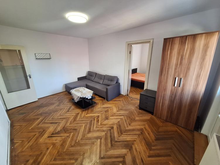 Apartament cu 2 camere semidecomandat în Complex Studențesc