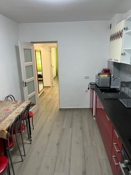 Apartament cu 3 camere decomandat în Exterior Vest