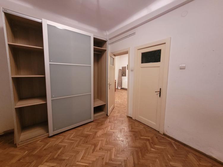 Apartament cu 3 camere semidecomandat în Gara de Nord