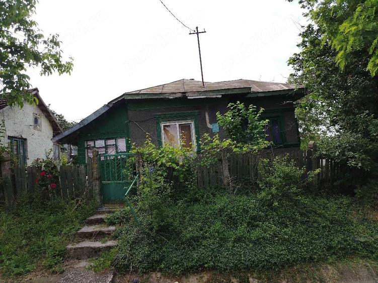 Casă cu 4 camere cu Teren 1500 Mp în Ulmu