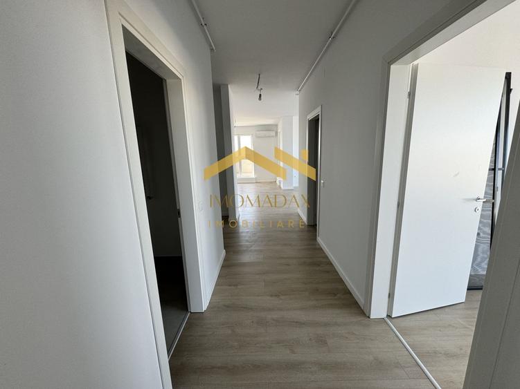 Penthouse cu 3 camere decomandat în Aradului