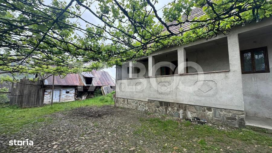 Casă cu 2 camere cu Teren 60 Mp în Rășinari