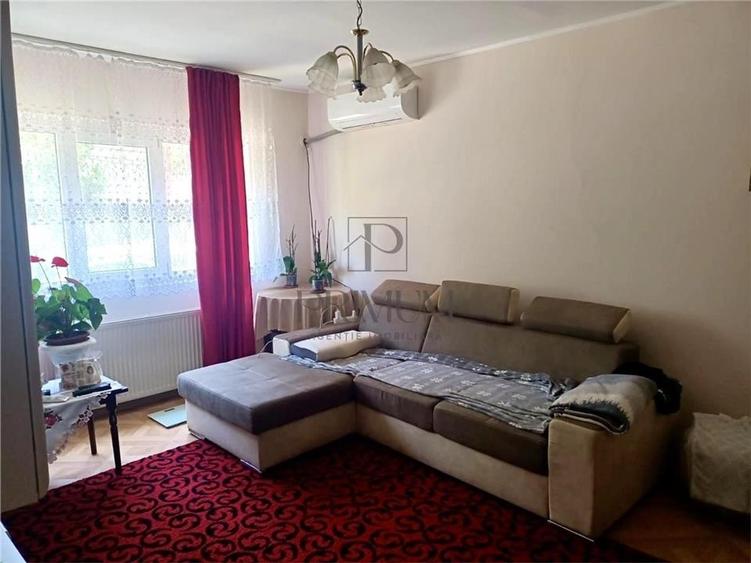 Apartament cu 4 camere decomandat, mobilat în Aradului