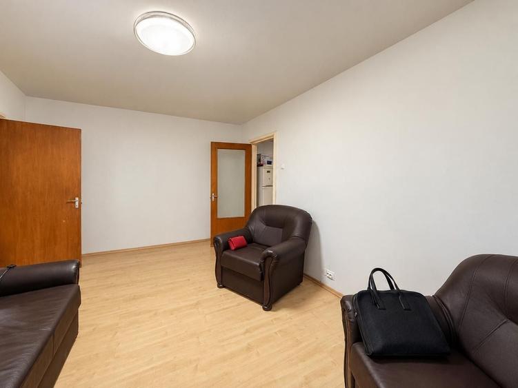 Apartament cu 3 camere semidecomandat în Drumul Taberei