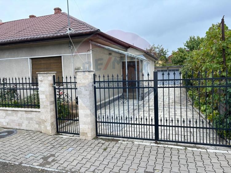 Casă individuală cu 5 camere cu Teren 446 Mp în Ultracentral