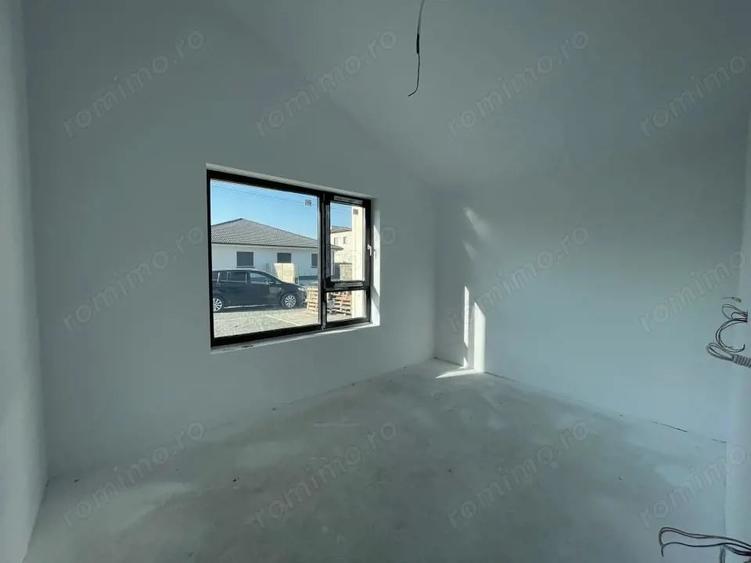 Casă cu 6 camere cu Teren 420 Mp în Ghiroda