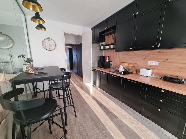 Apartament cu 3 camere decomandat în Aviației