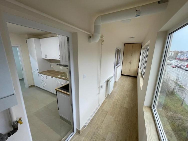 Inchiriez ap. 2 camere, minim 2 ani, renovat, garaj, et.2, lift, balcon 12 mp. - 12