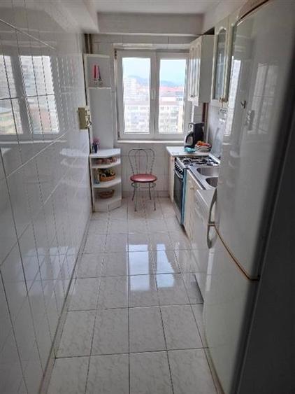Apartament cu 4 camere decomandat în Ostroveni