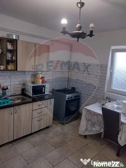Casă cu 6 camere cu Teren 1000 Mp în Central