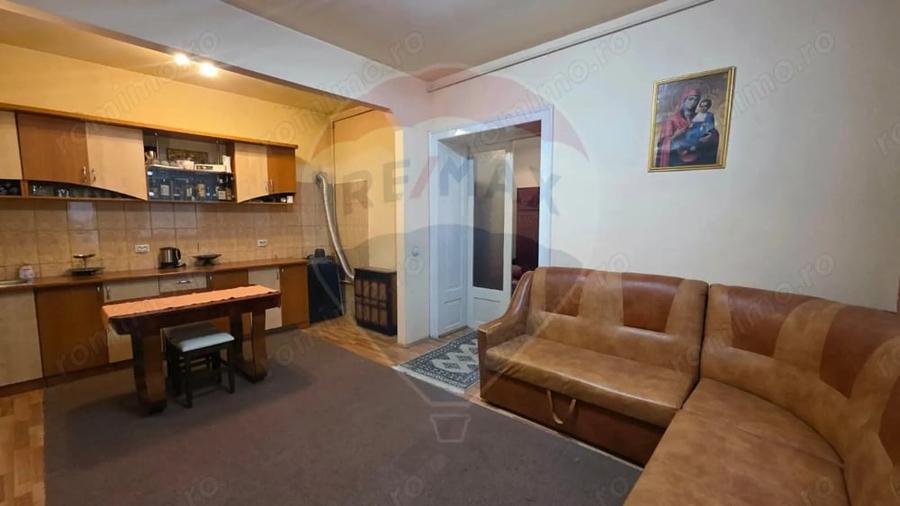 Casă cu 4 camere cu Teren 150 Mp în Ultracentral