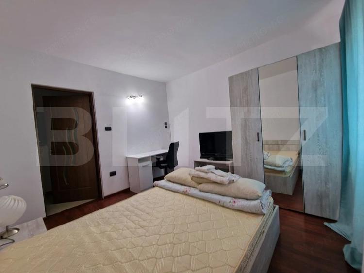 Apartament cu 3 camere semidecomandat în Central