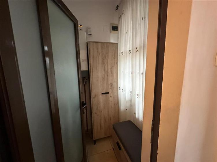 Casă individuală cu 8 camere cu Teren 1000 Mp în Bucium