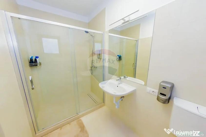 Casă cu 7 camere cu Teren 892 Mp în Est