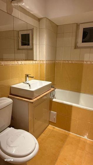 Apartament cu 3 camere semidecomandat în Grivița