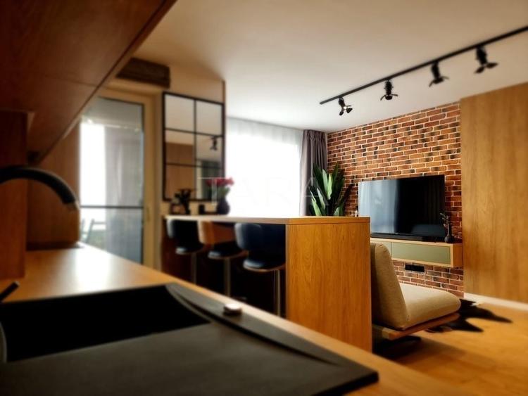 Apartament cu 2 camere semidecomandat, mobilat în Vest