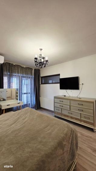 Apartament cu 3 camere decomandat în Jiului