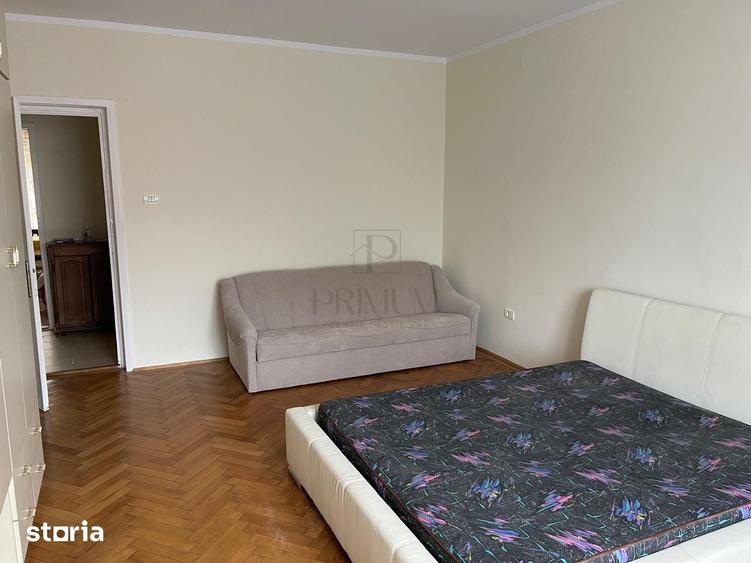 Apartament cu 3 camere decomandat în Medicină