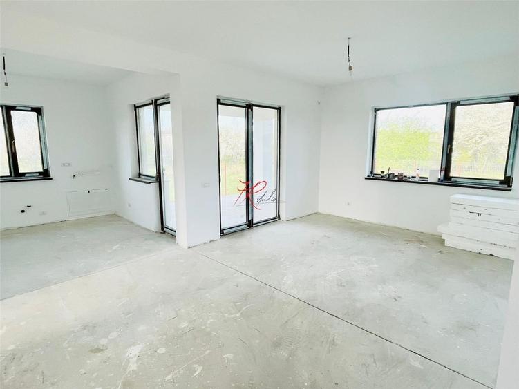 Casă cu 4 camere cu Teren 500 Mp în Corbeanca