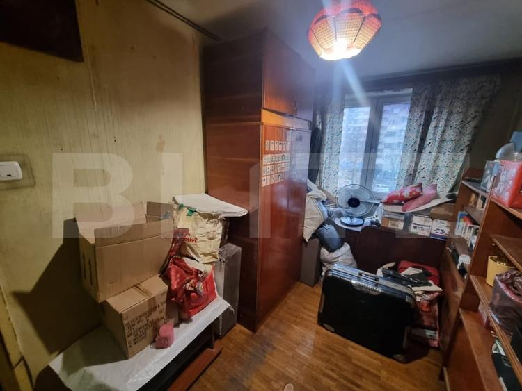 Apartament cu 3 camere semidecomandat în Calea București