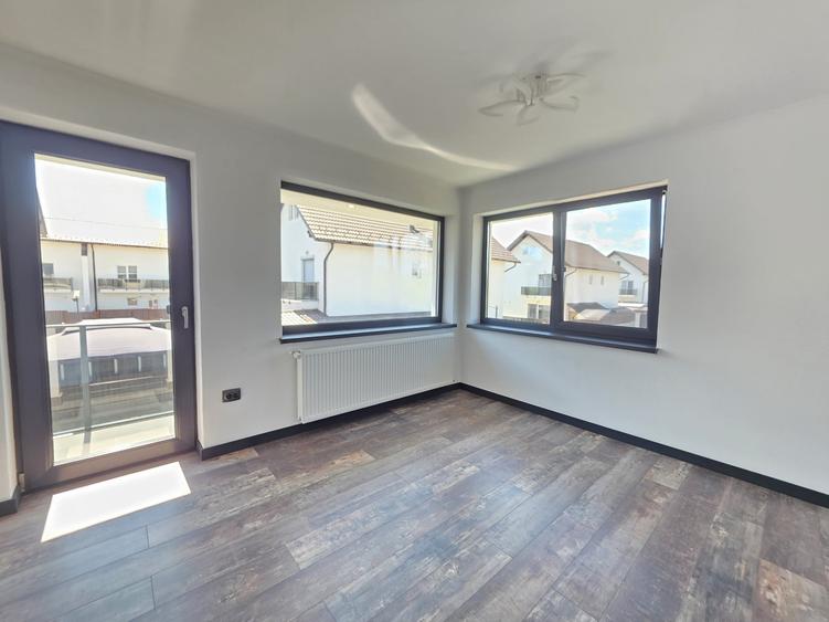 Duplex cu 4 camere decomandat cu Canalizare în Râșnov