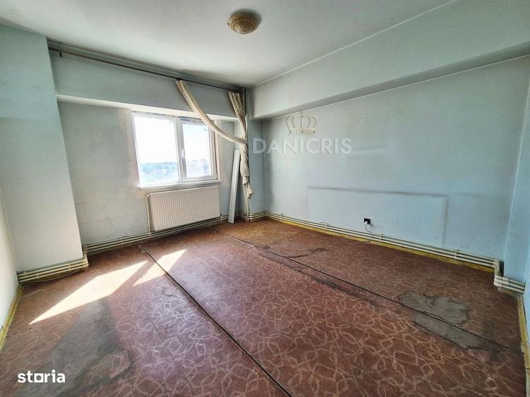 Apartament cu 3 camere decomandat în Trocadero