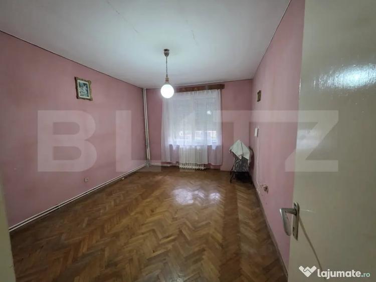 Apartament cu 3 camere semidecomandat în Solidarității