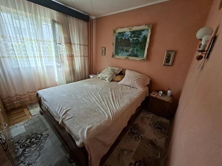 Apartament cu 3 camere decomandat în Vest