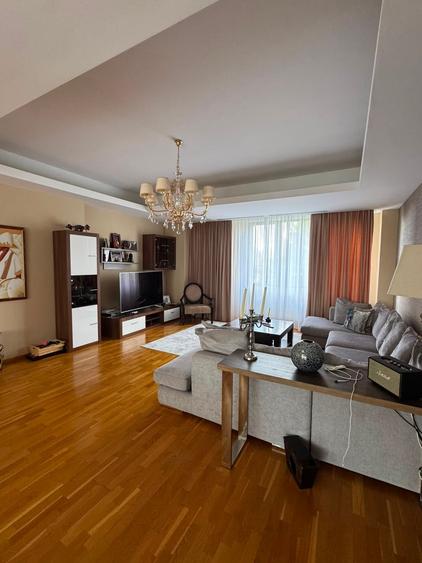 Apartament cu 3 camere decomandat în Pipera