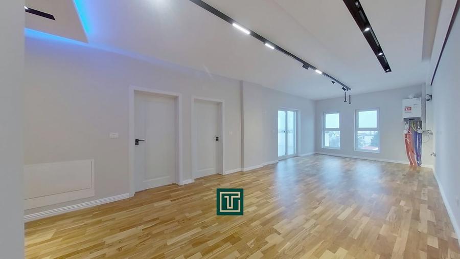 Penthouse cu 3 camere semidecomandat în Miorița